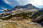 Parco Naturale Fanes-Senes-Braies. Escursione al Rifugio Fanes. Superato il Col Da Locia (2069 m) proseguiamo verso il Passo Tadega (2157 m). 